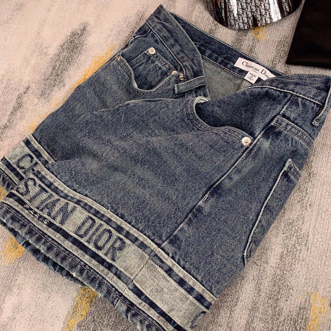 Retro distressed denim shorts