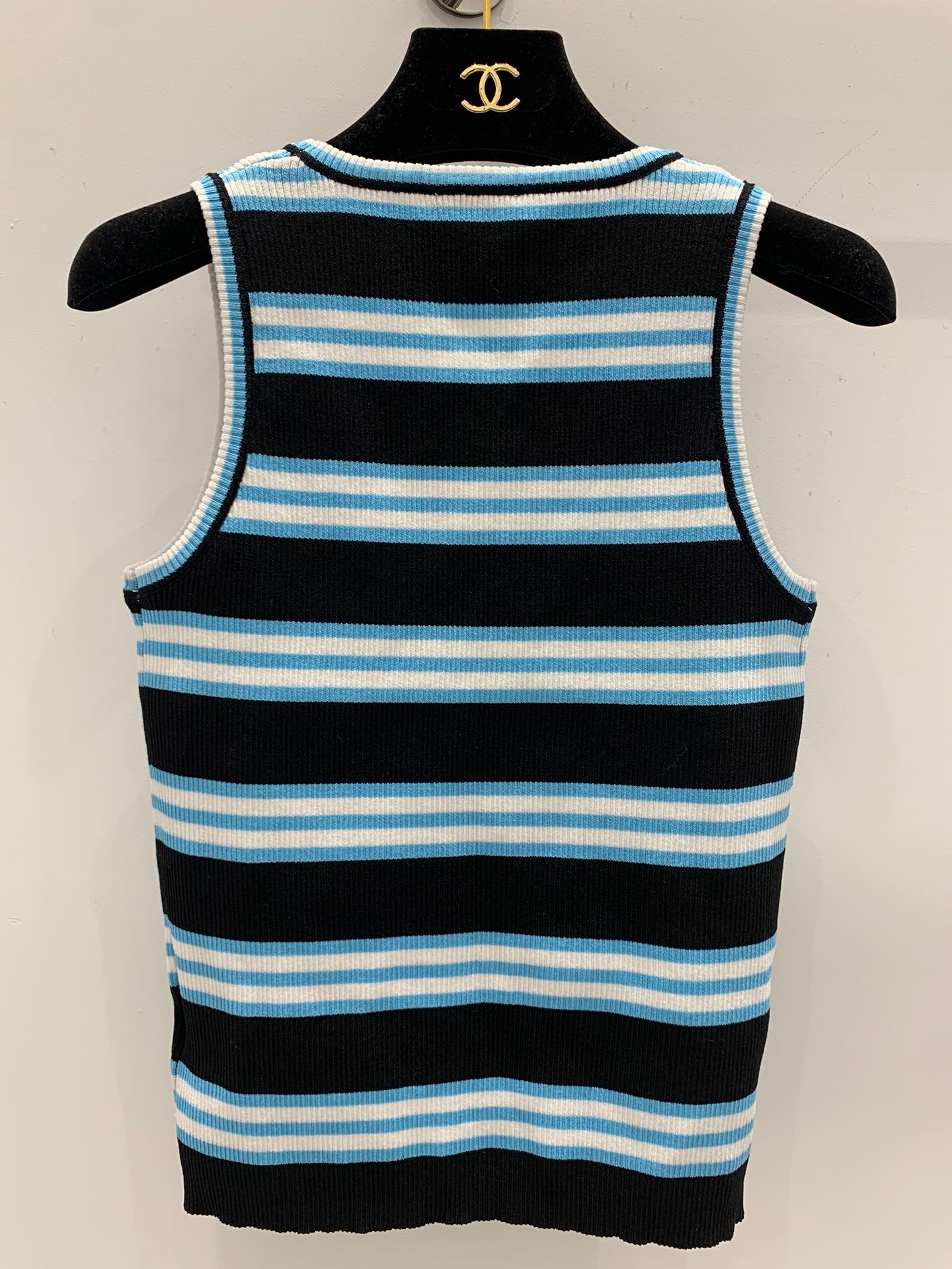 New knitted U-neck vest