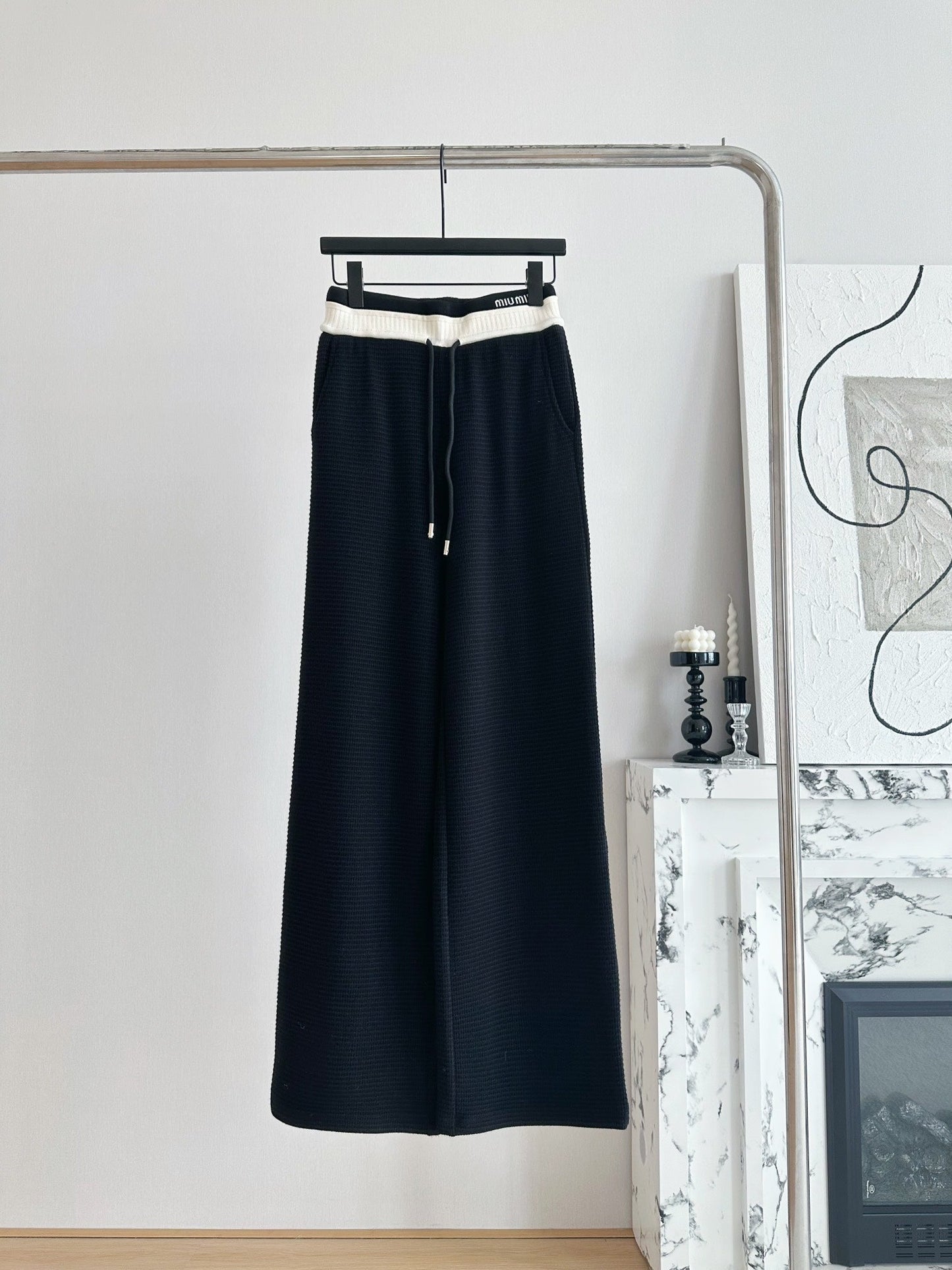 Classic lettering ribbed drawstring casual pants