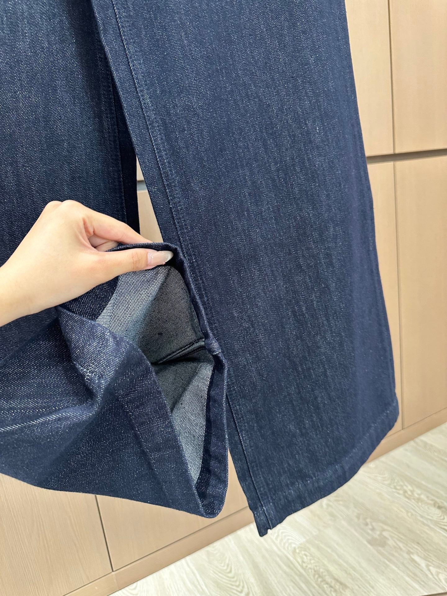 2025 jeans with contrasting topstitching