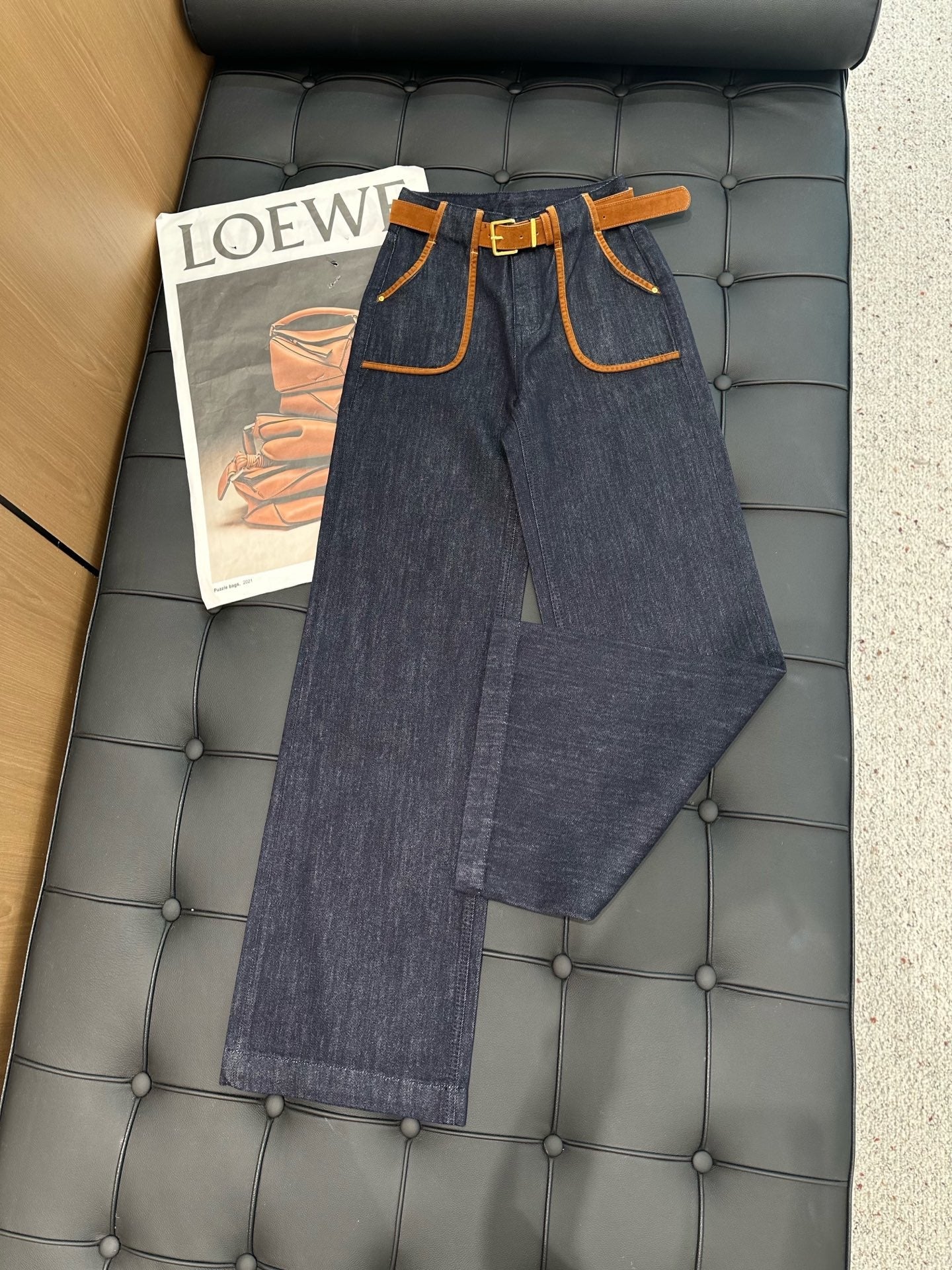 2025 jeans with contrasting topstitching