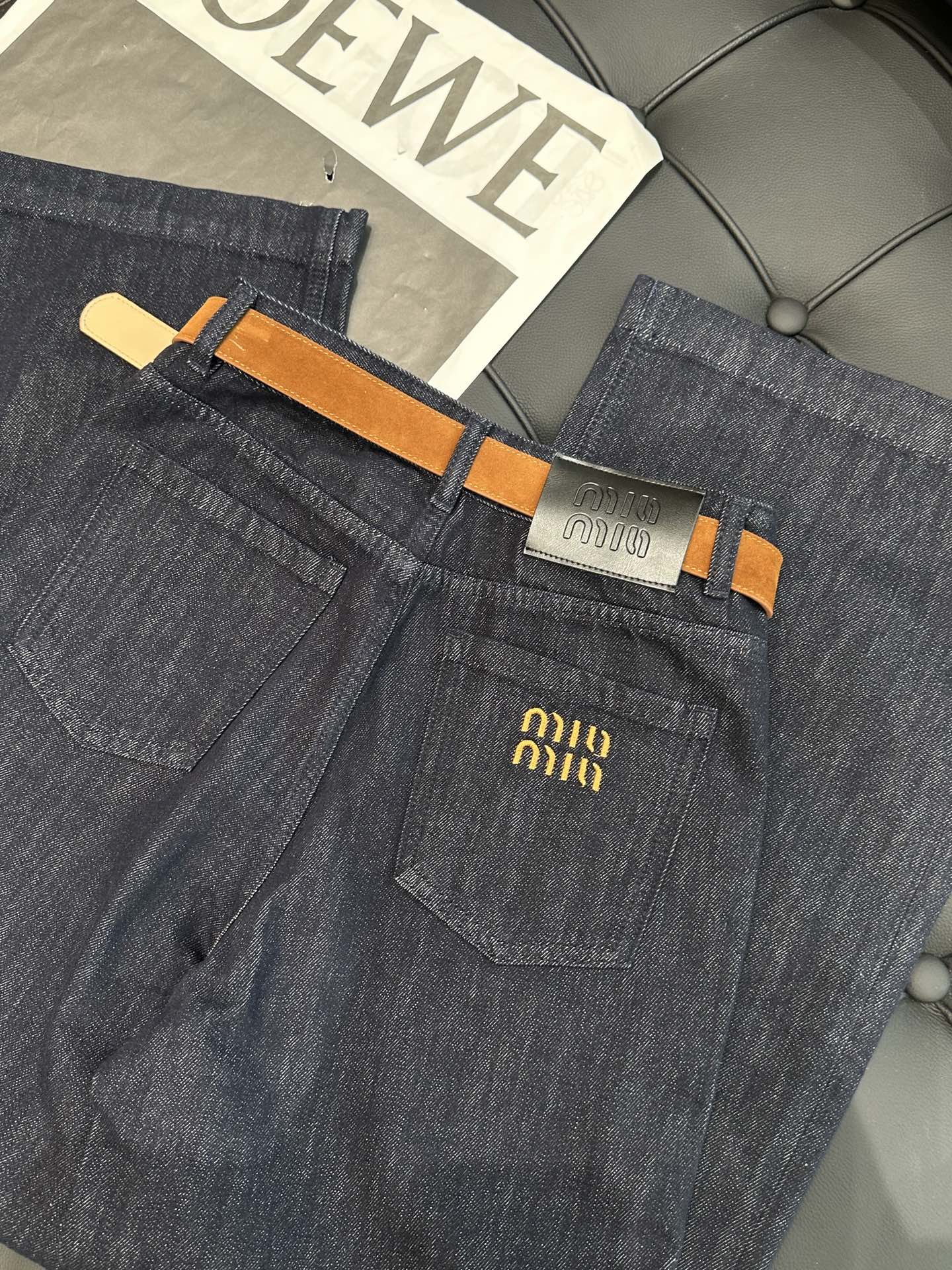 2025 jeans with contrasting topstitching