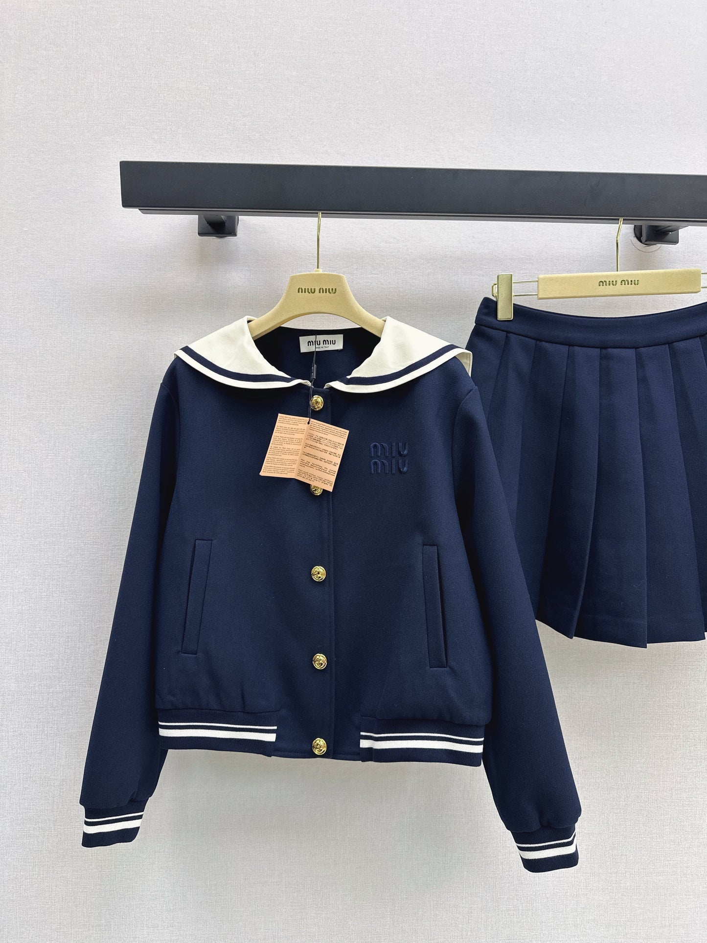 The latest autumn and winter youthful college style outfits