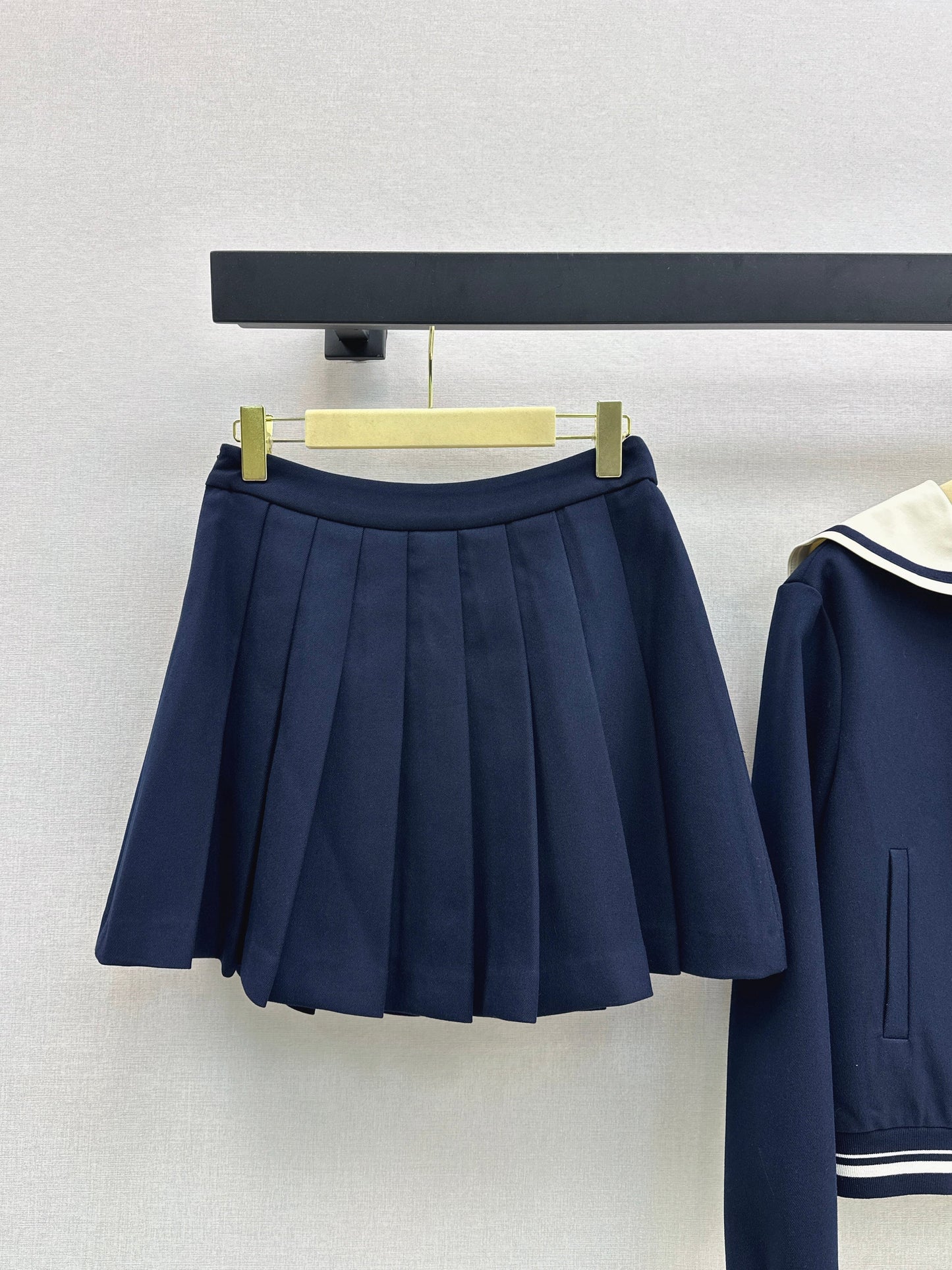 The latest autumn and winter youthful college style outfits