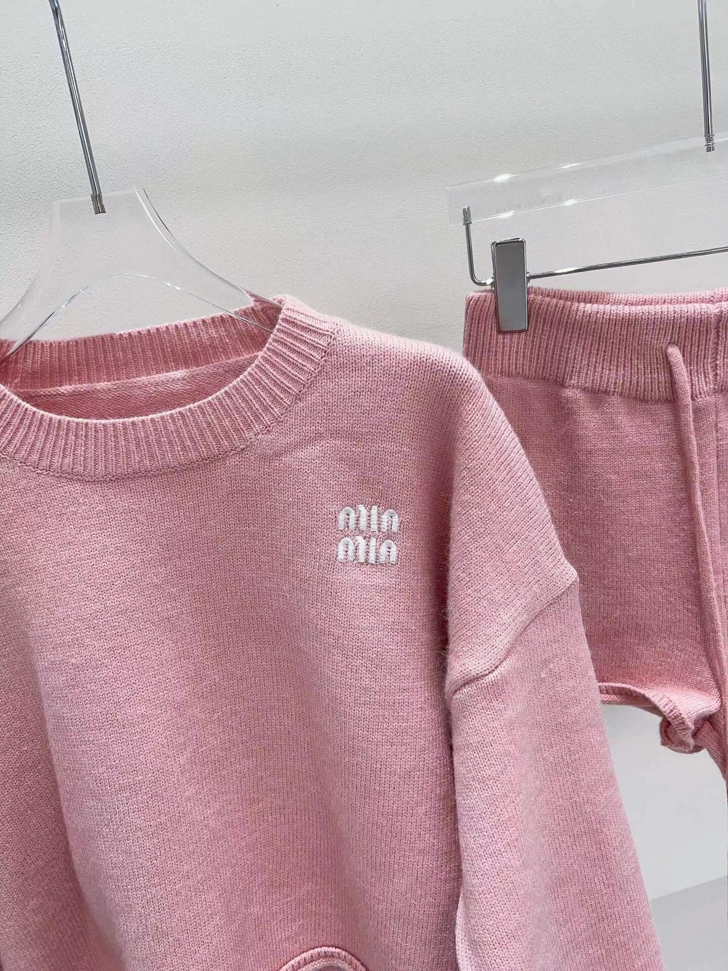 new knitted top pullover and knitted shorts set