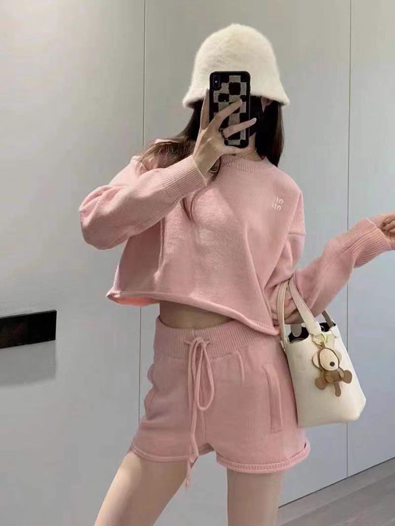 new knitted top pullover and knitted shorts set