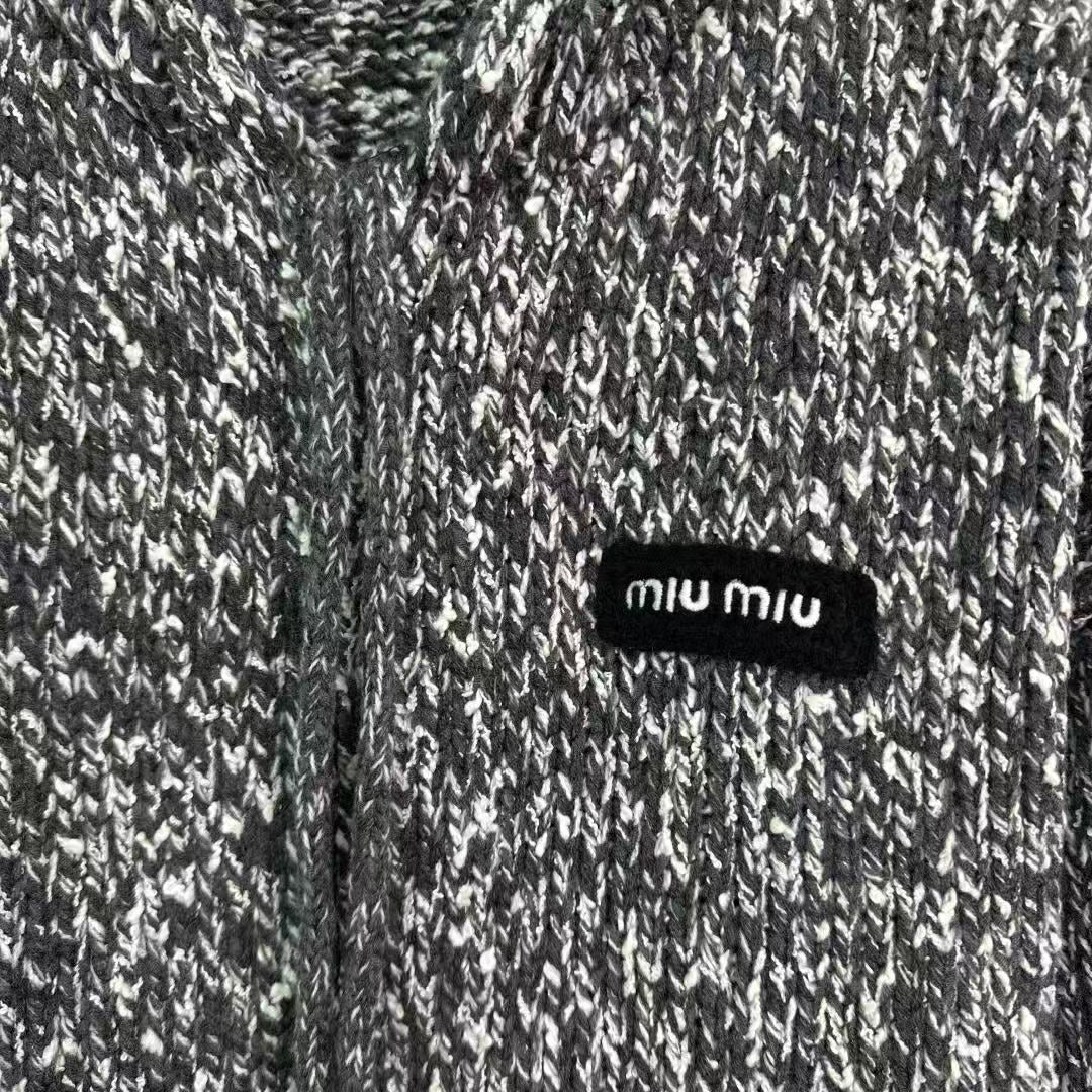 New knitted hooded cardigan for autumn and winter
