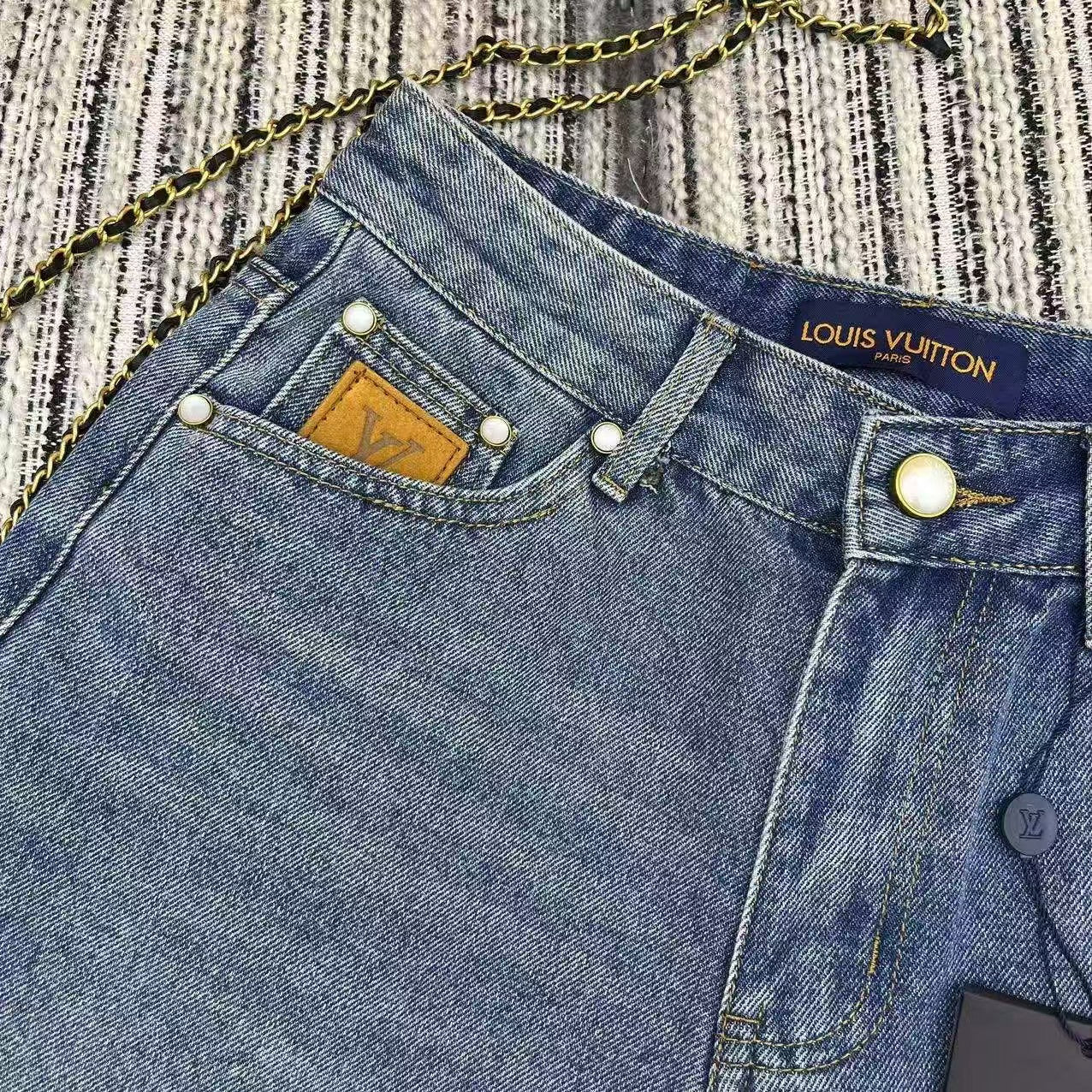 embroidered letter pocket denim shorts
