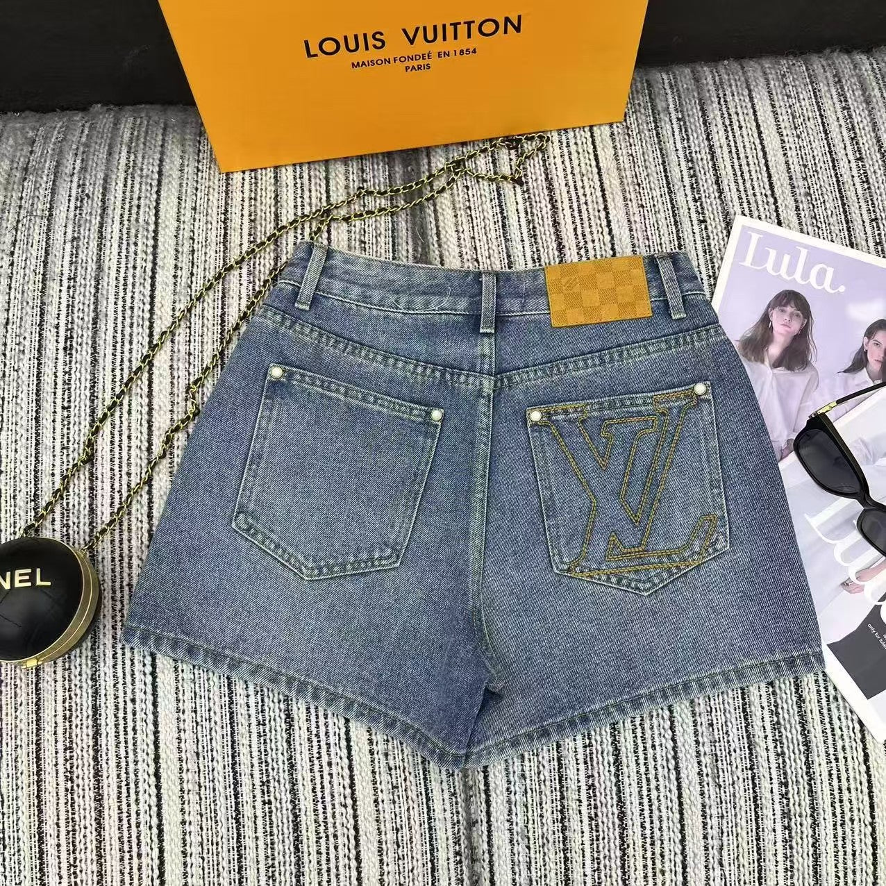 embroidered letter pocket denim shorts