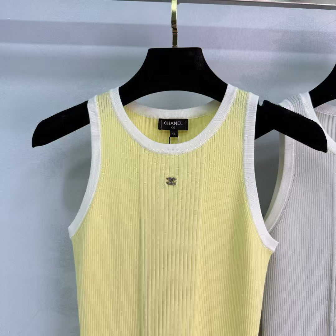 New knitted round neck vest dress