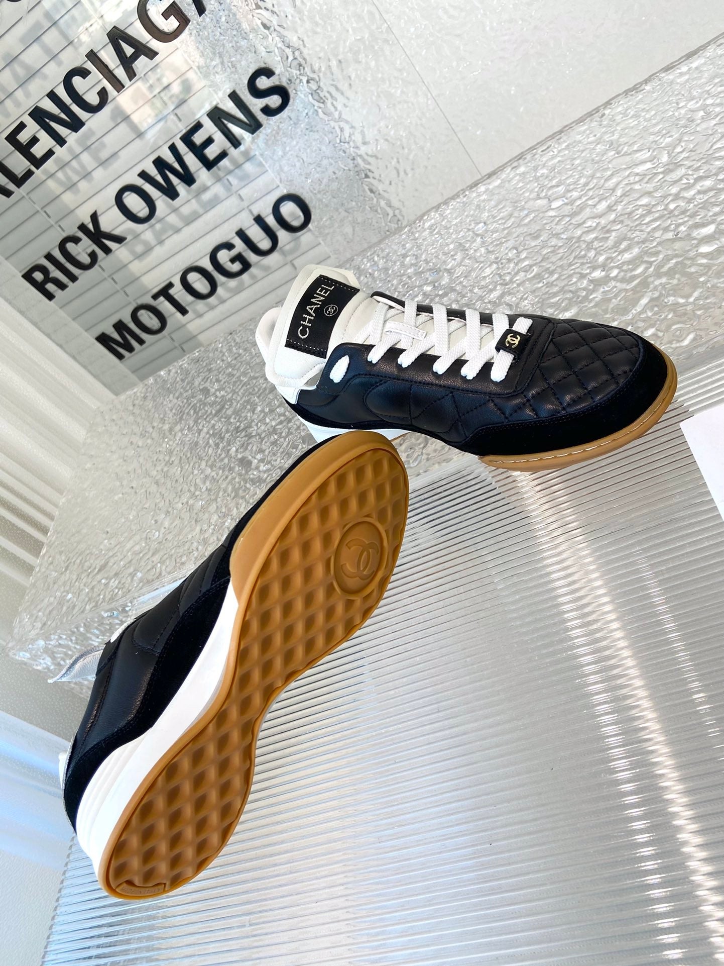 Lambskin Diamond Pattern Tennis Shoes