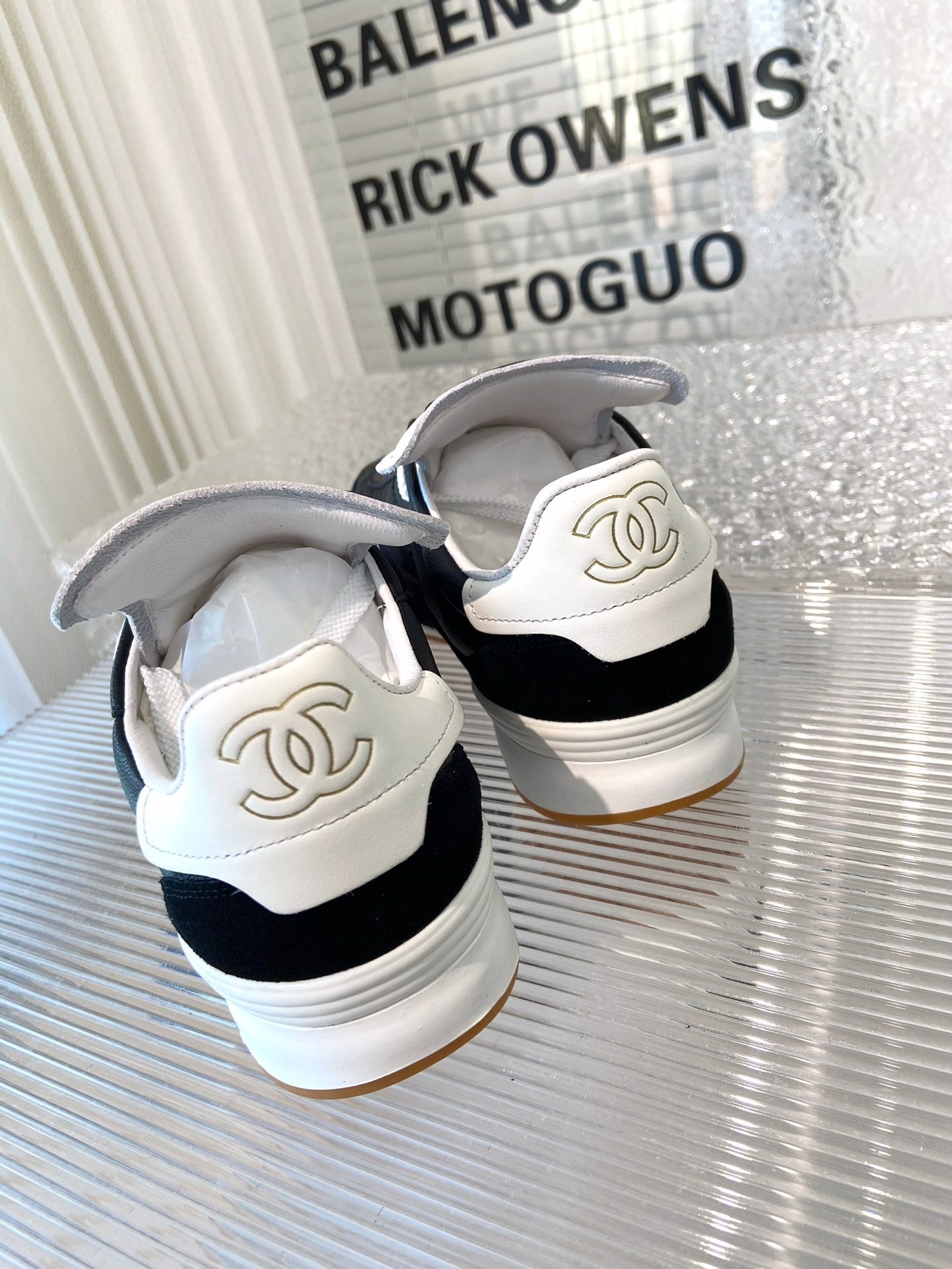 Lambskin Diamond Pattern Tennis Shoes