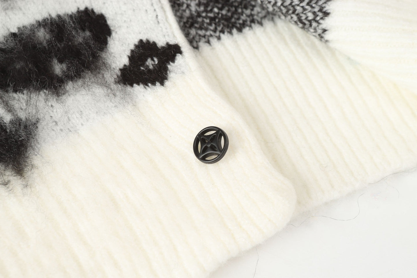 2025 versatile casual monogram short sweater