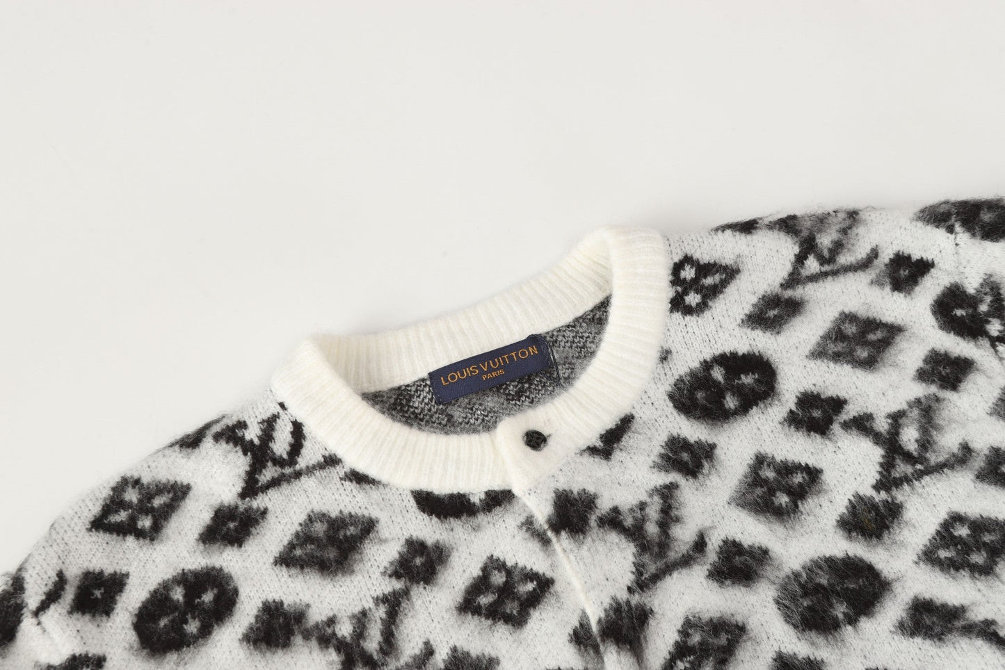 2025 versatile casual monogram short sweater