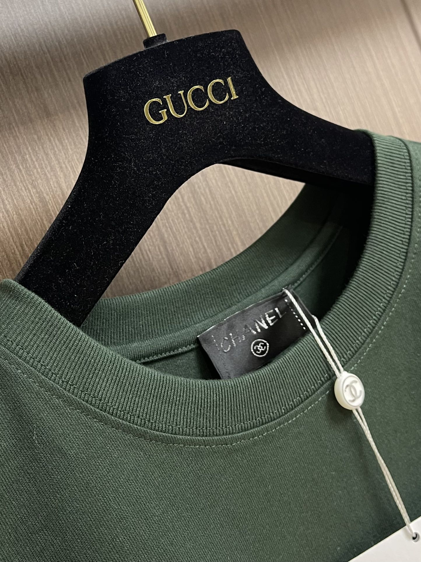 NEW shoulder flocked logo T-shirt