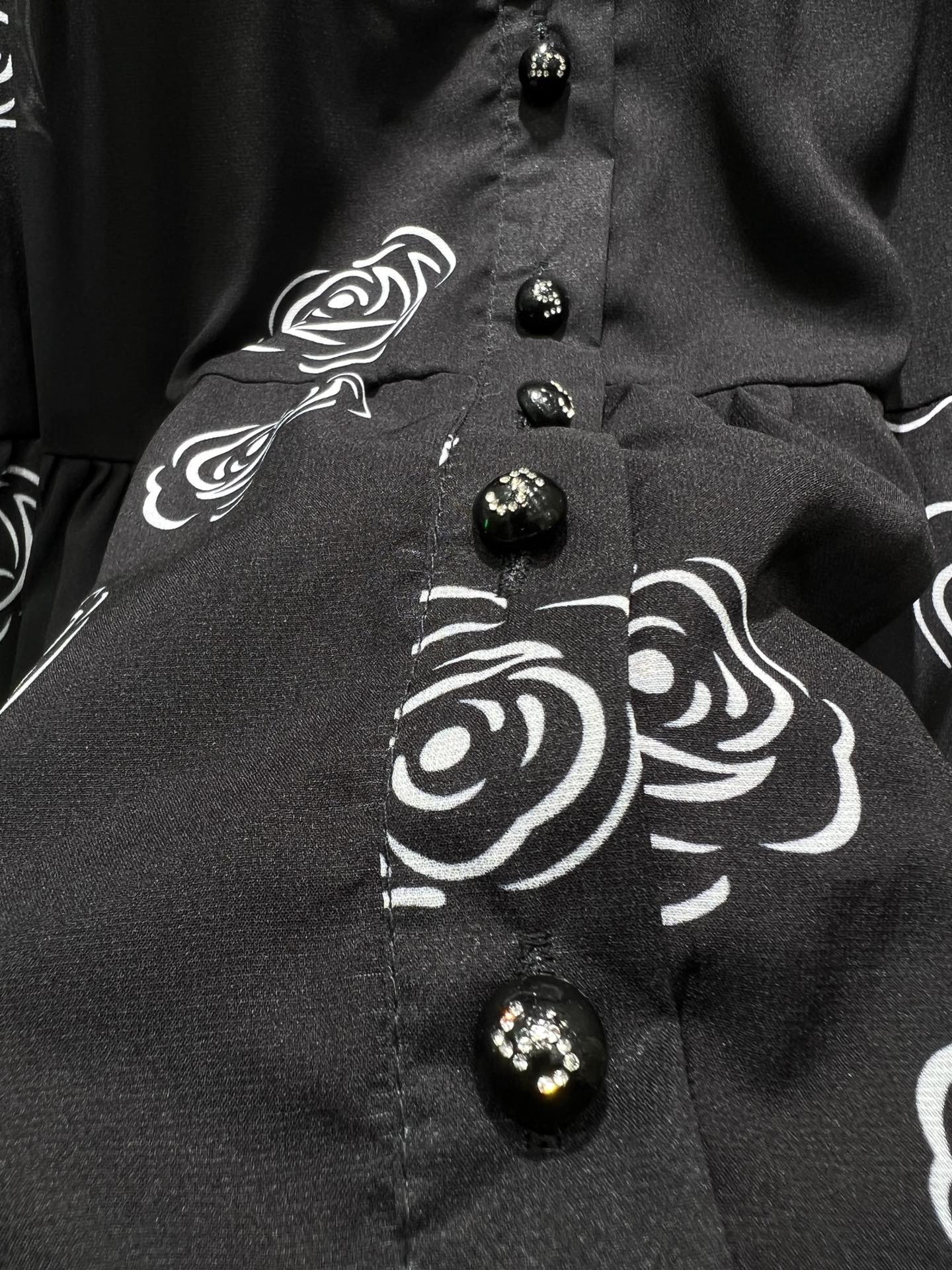 Rose pattern skirt