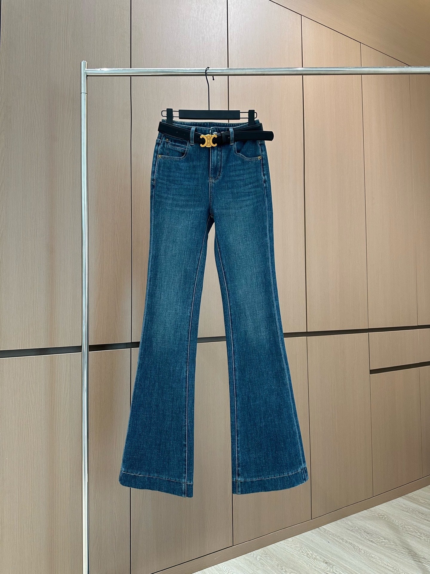 The same flared jeans as the goddess