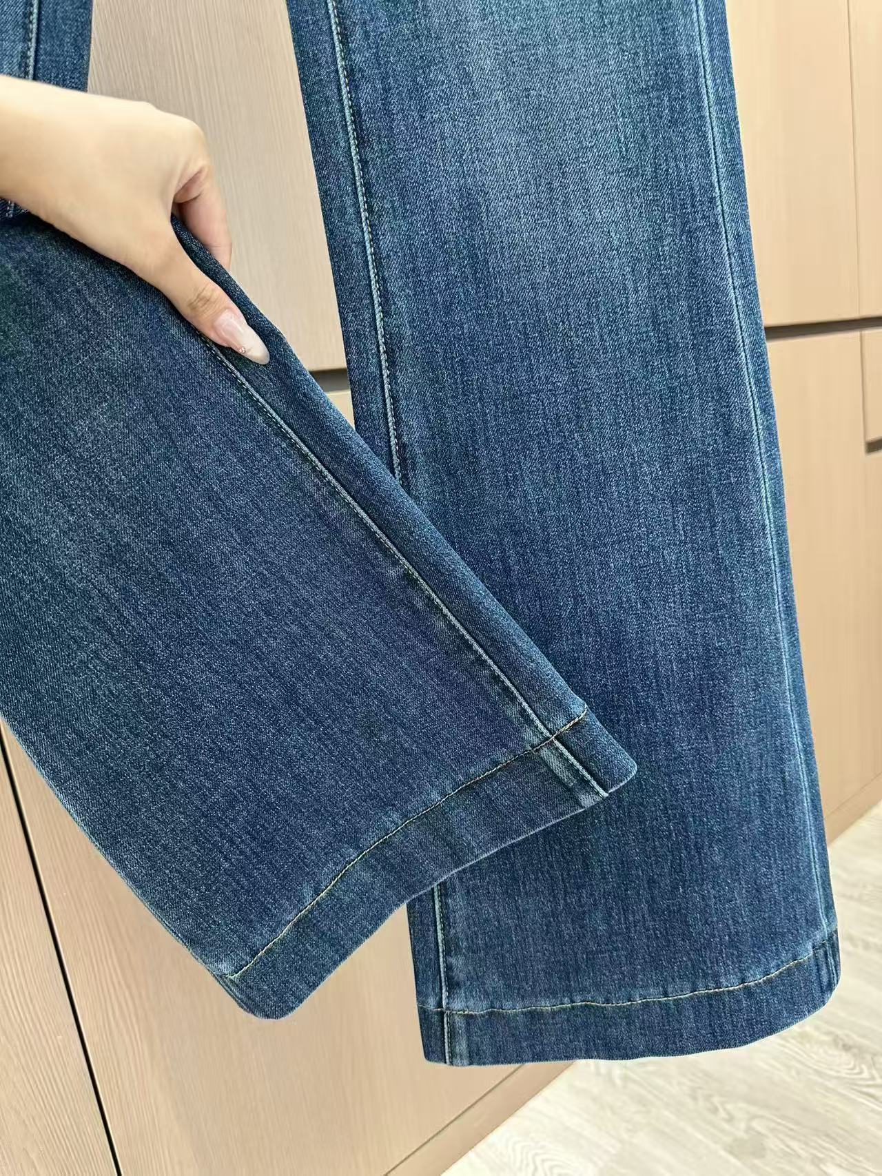 The same flared jeans as the goddess