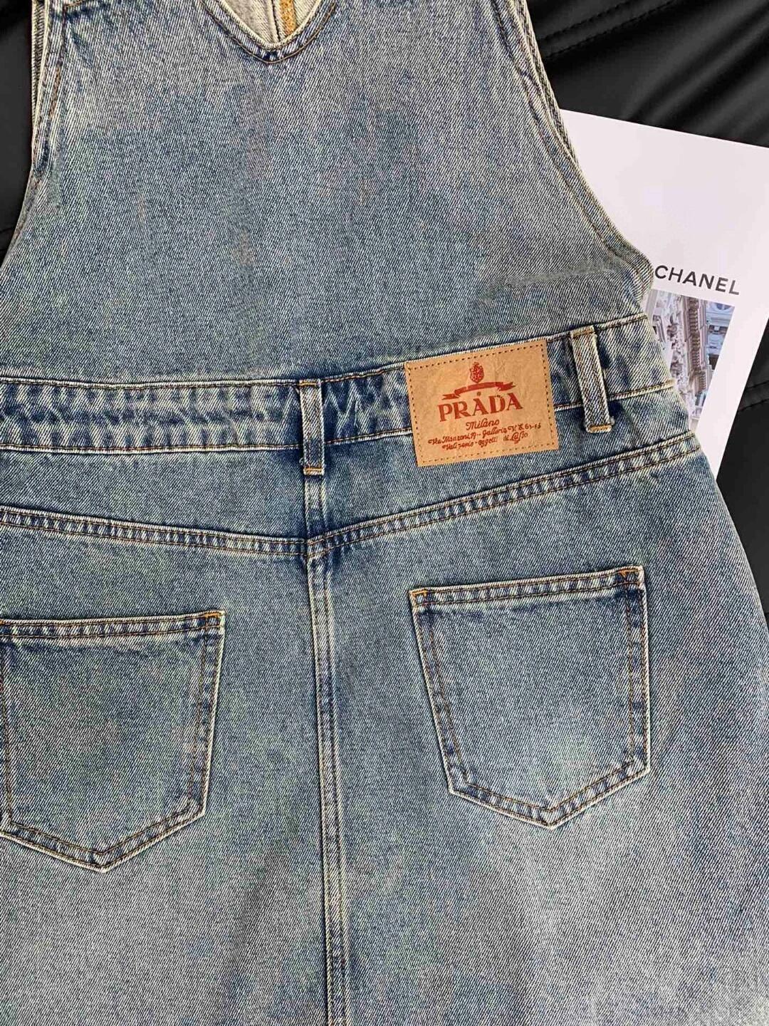 Denim suspender skirt