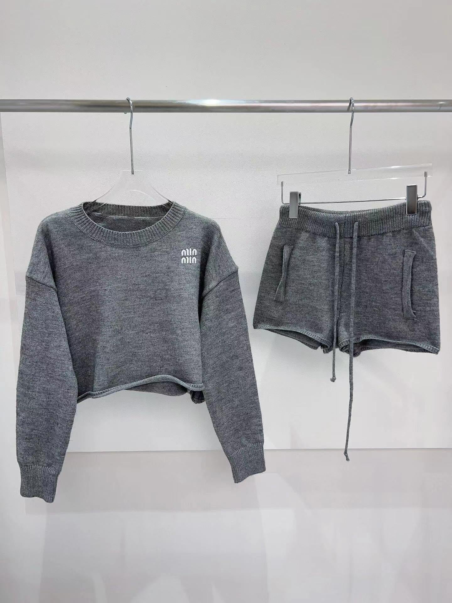 new knitted top pullover and knitted shorts set