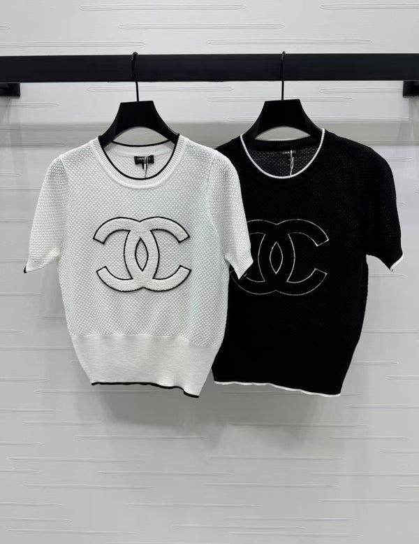 Round neck contrast color double c knitted short sleeves