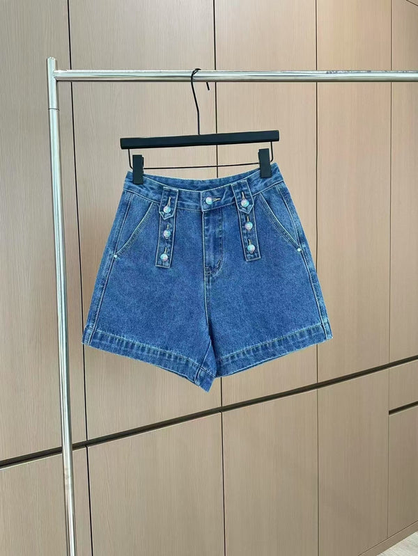 Heavy duty buttoned denim shorts
