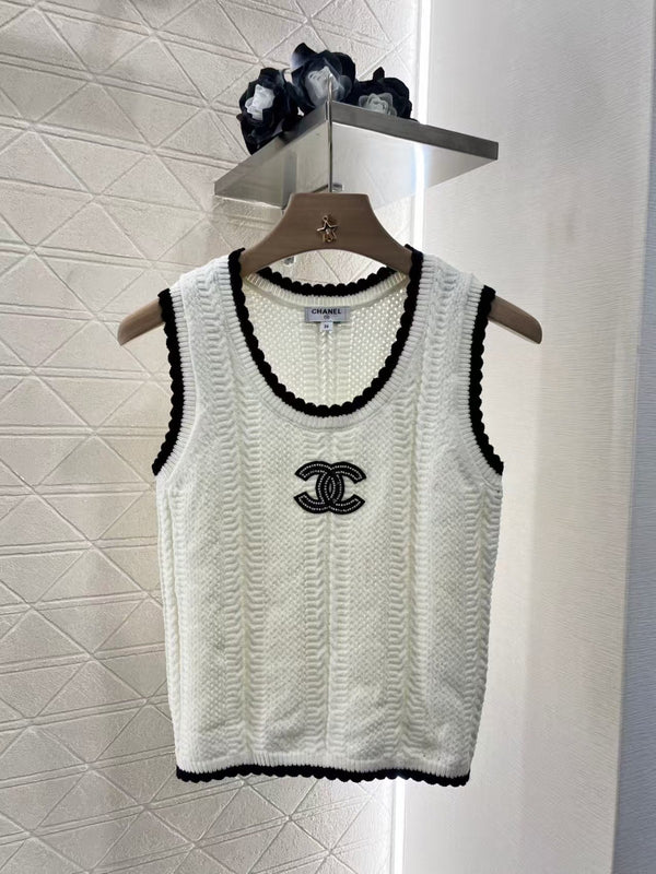 Contrast lace knitted vest