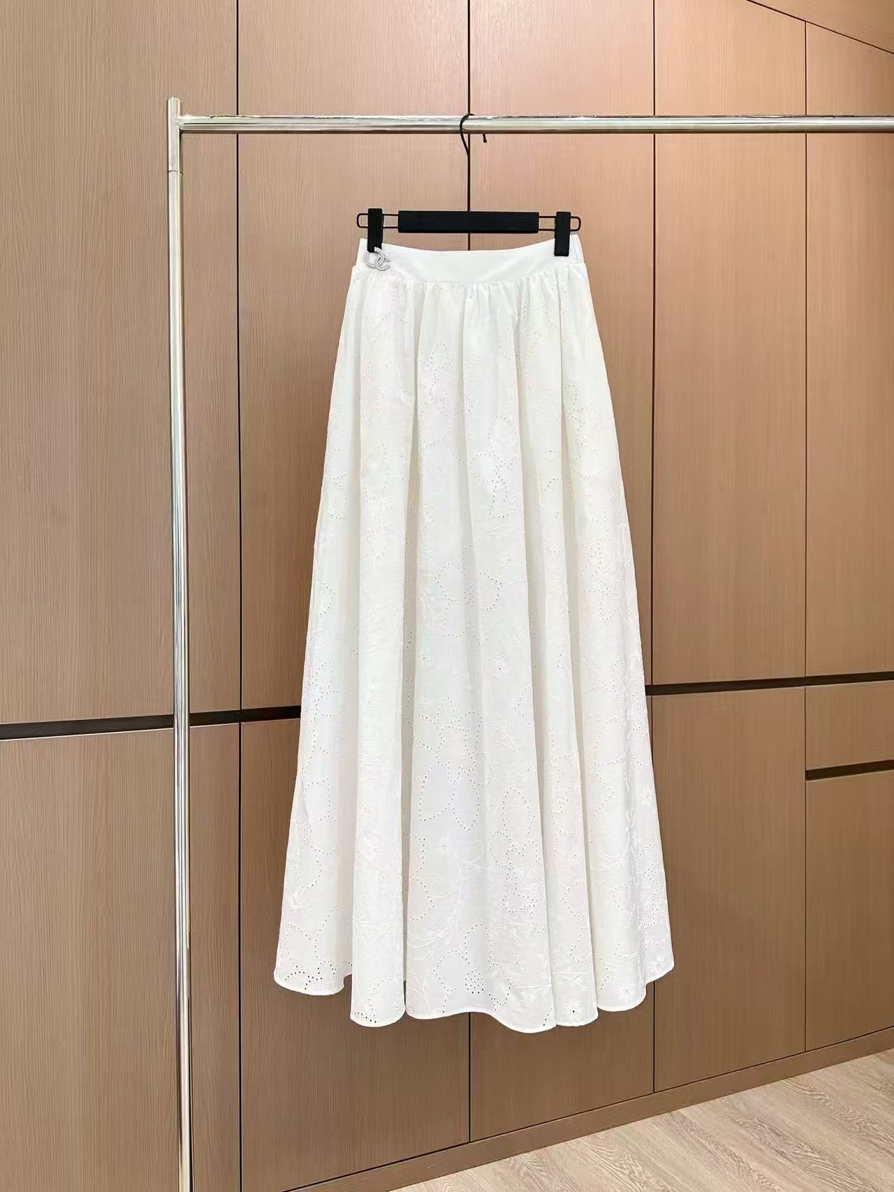 Heavy duty water soluble embroidery skirt