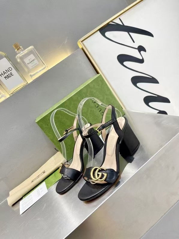 Classic versatile sandals