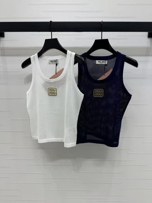 Hollow crew neck knitted vest