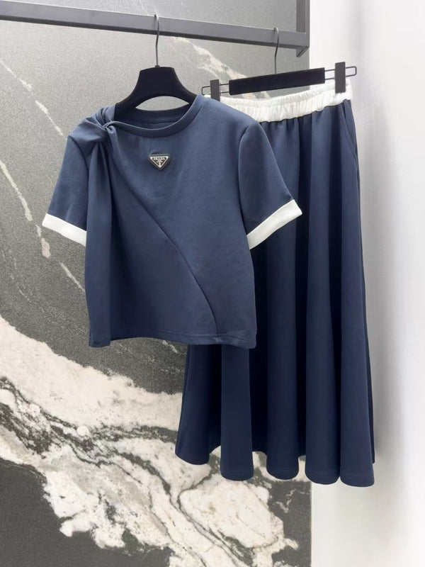 Triangle logo twist short sleeves with slit skirt