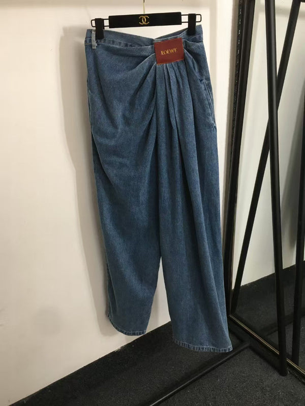 Pleated waist wide-leg jeans