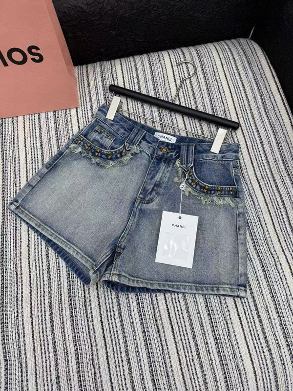 Heavy rivet tassel embroidered denim shorts