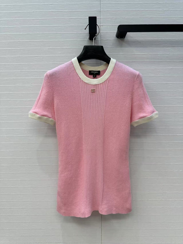 Contrast color slim fit knit top