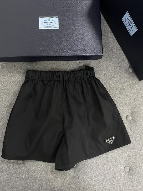 Women's 𝗥𝗲 𝗡𝘆𝗹𝗼𝗻 Recycled Nylon Shorts 🖤