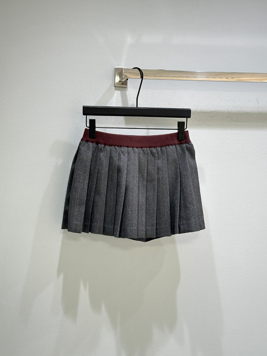 25 NEW Miu vertical stripes casual sports style