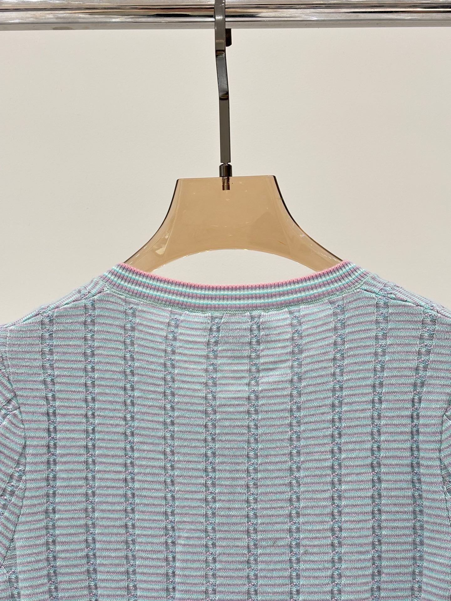 New striped knitted cardigan for early autumn 2025!
