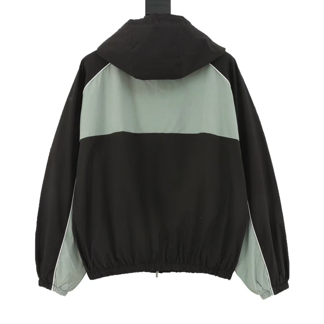 Sweet girl's age-reducing sports hooded jacket