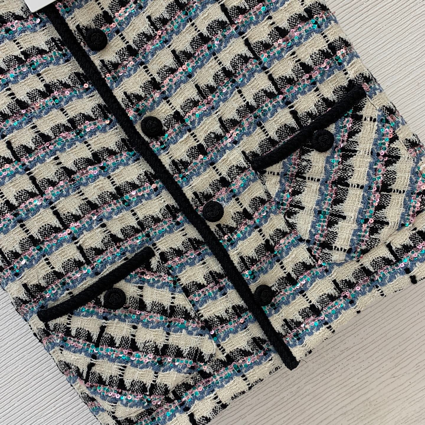 Sleeveless jacket top