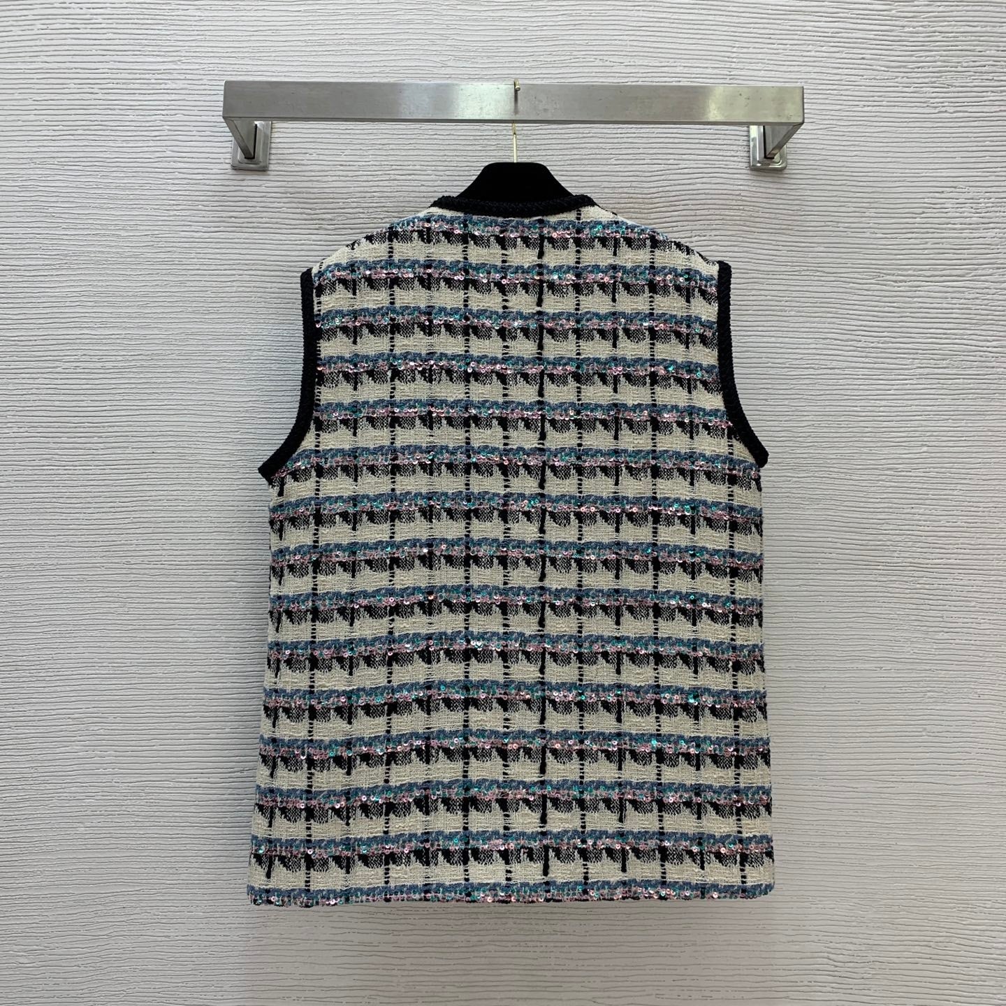 Sleeveless jacket top