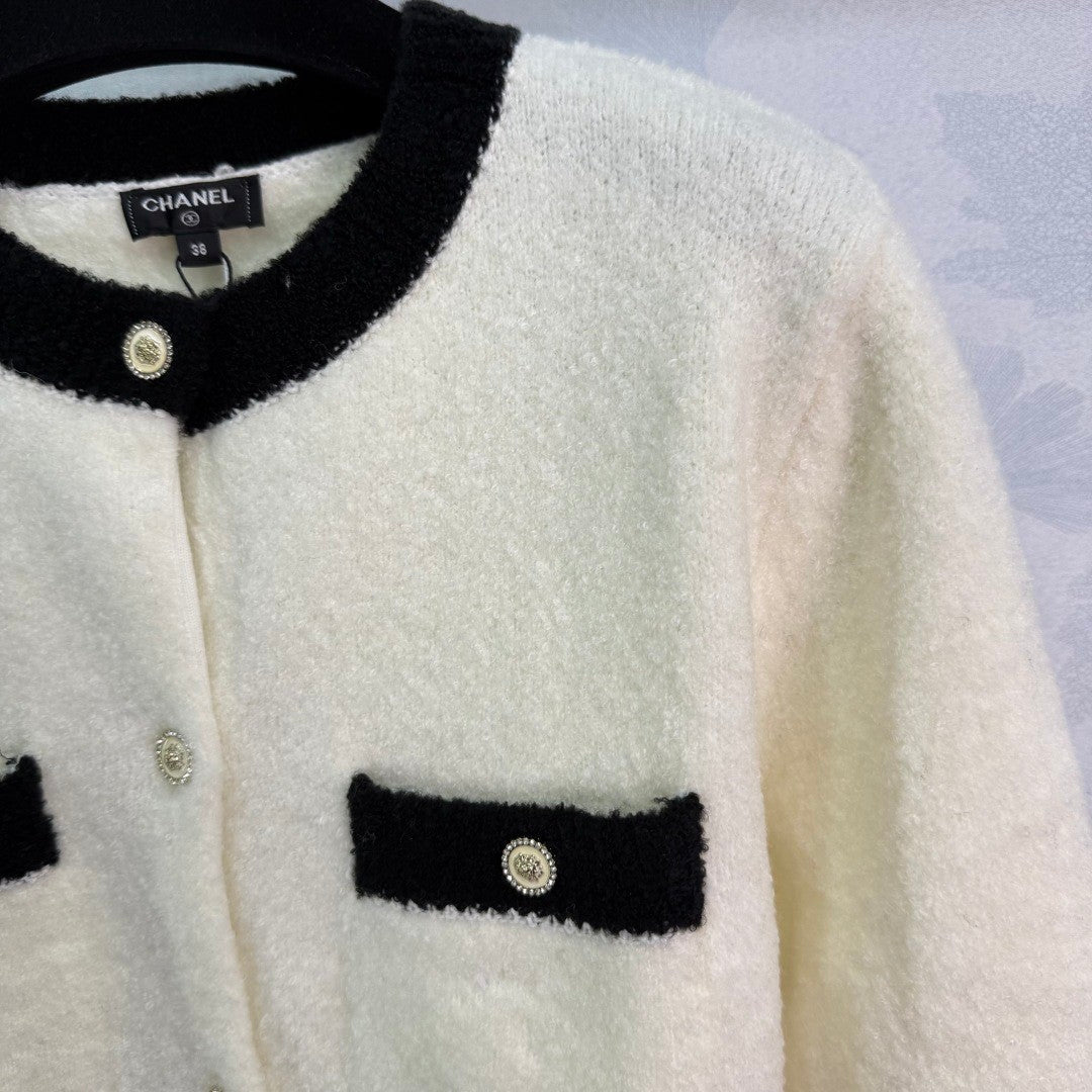 2025 Early Autumn New Knitted Long-sleeved Cardigan