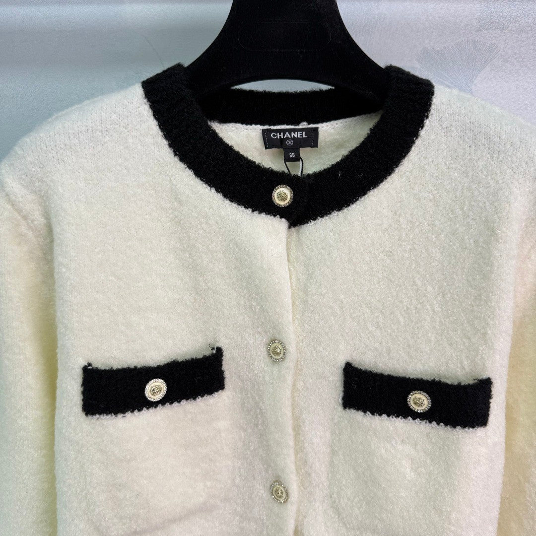 2025 Early Autumn New Knitted Long-sleeved Cardigan
