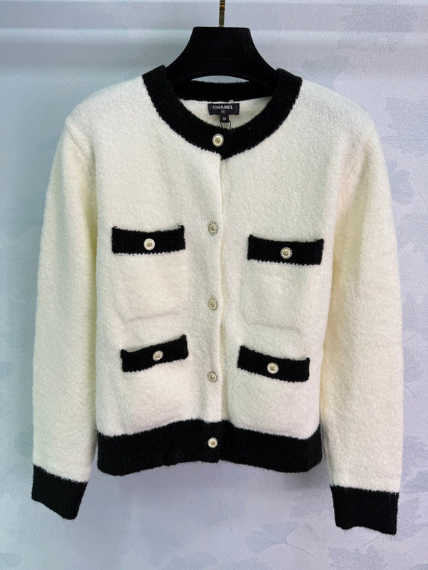 2025 Early Autumn New Knitted Long-sleeved Cardigan