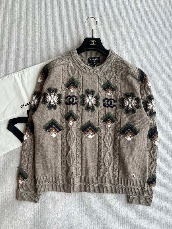 Jacquard round neck sweater
