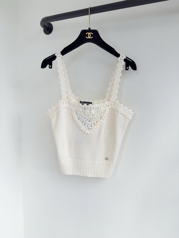 25FW New Lace Knit Vest, adds an elegant touch and a sophisticated, chic feel to the wearer.