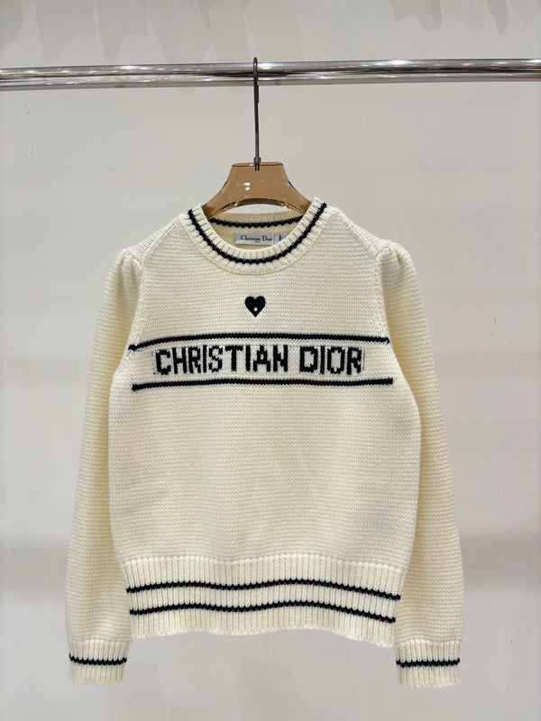 25 Early Autumn New Round Neck Jacquard Heart Embroidered Sweater