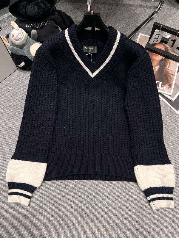 25FW New V-neck Knit Sweater