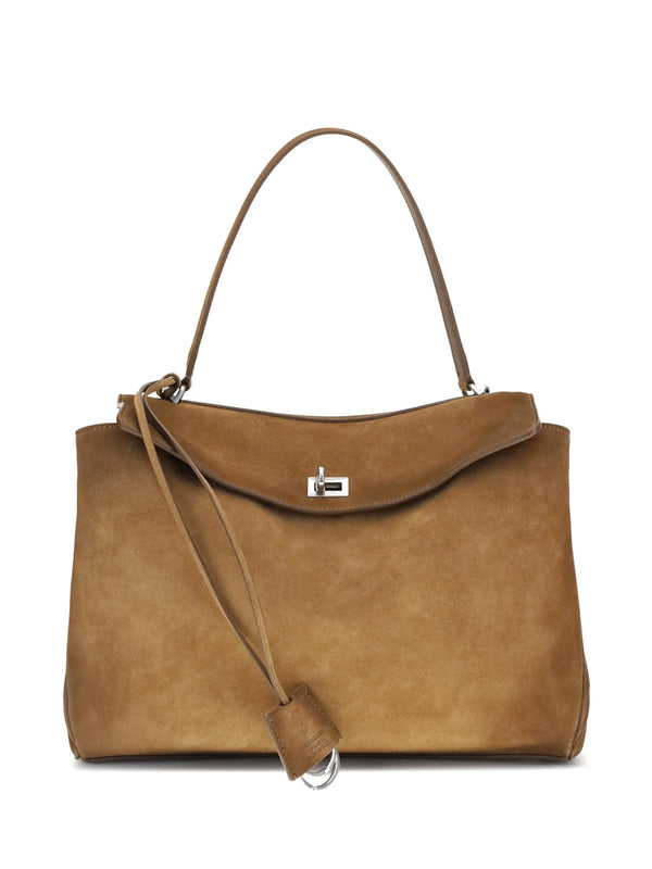 A bag that is calm yet fashionable